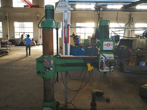 Radial drilling machine